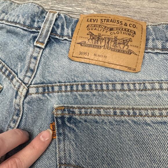 Vintage 90s Levis 950 Orange‎ Tab Blue Womens 10 Relaxed Fit Cut Off Jean Shorts - Picture 2 of 11